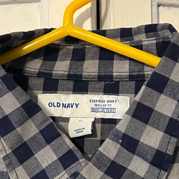 Old Navy Men's Button Down Dress Shirt - Picture 3 of 3